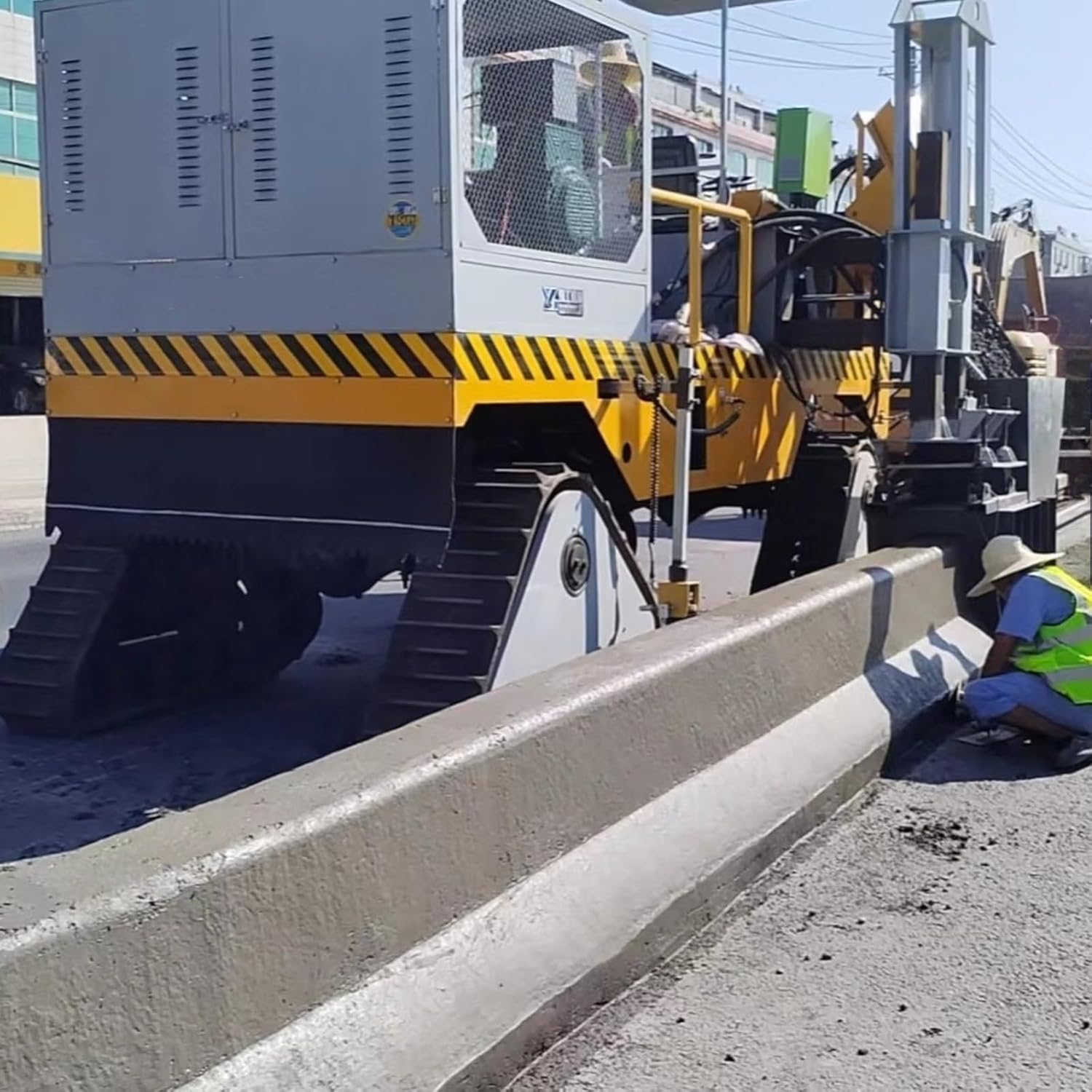 concrete curb slipform paver,buy concrete curb slipform paver,concrete curb slipform paver pros cons,slipform paving machine for curbs,best curb and gutter slipform machine,should I buy a slipform paver - detailed features and technical specifications