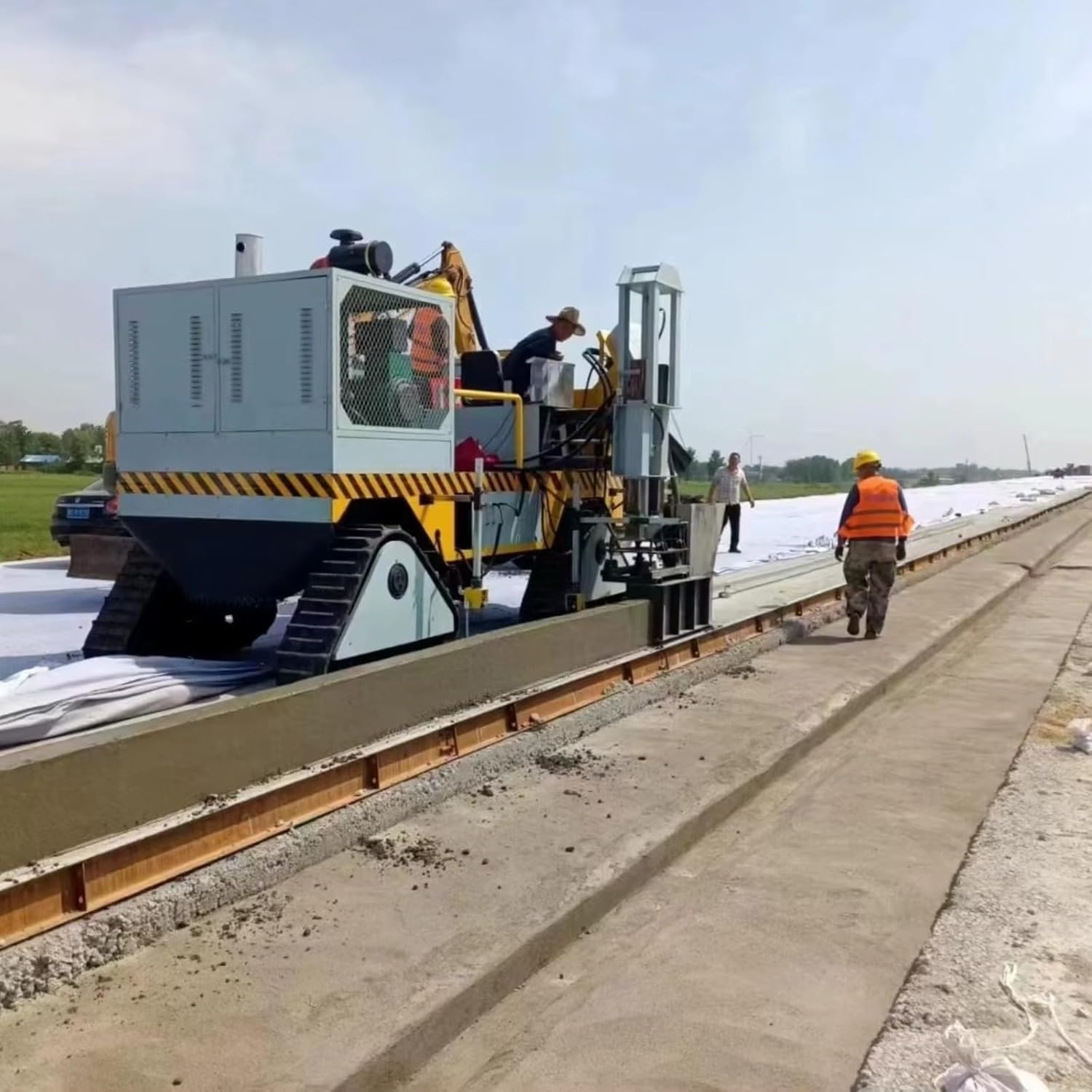 concrete curb slipform paver,buy concrete curb slipform paver,concrete curb slipform paver pros cons,slipform paving machine for curbs,best curb and gutter slipform machine,should I buy a slipform paver unboxing and complete package contents