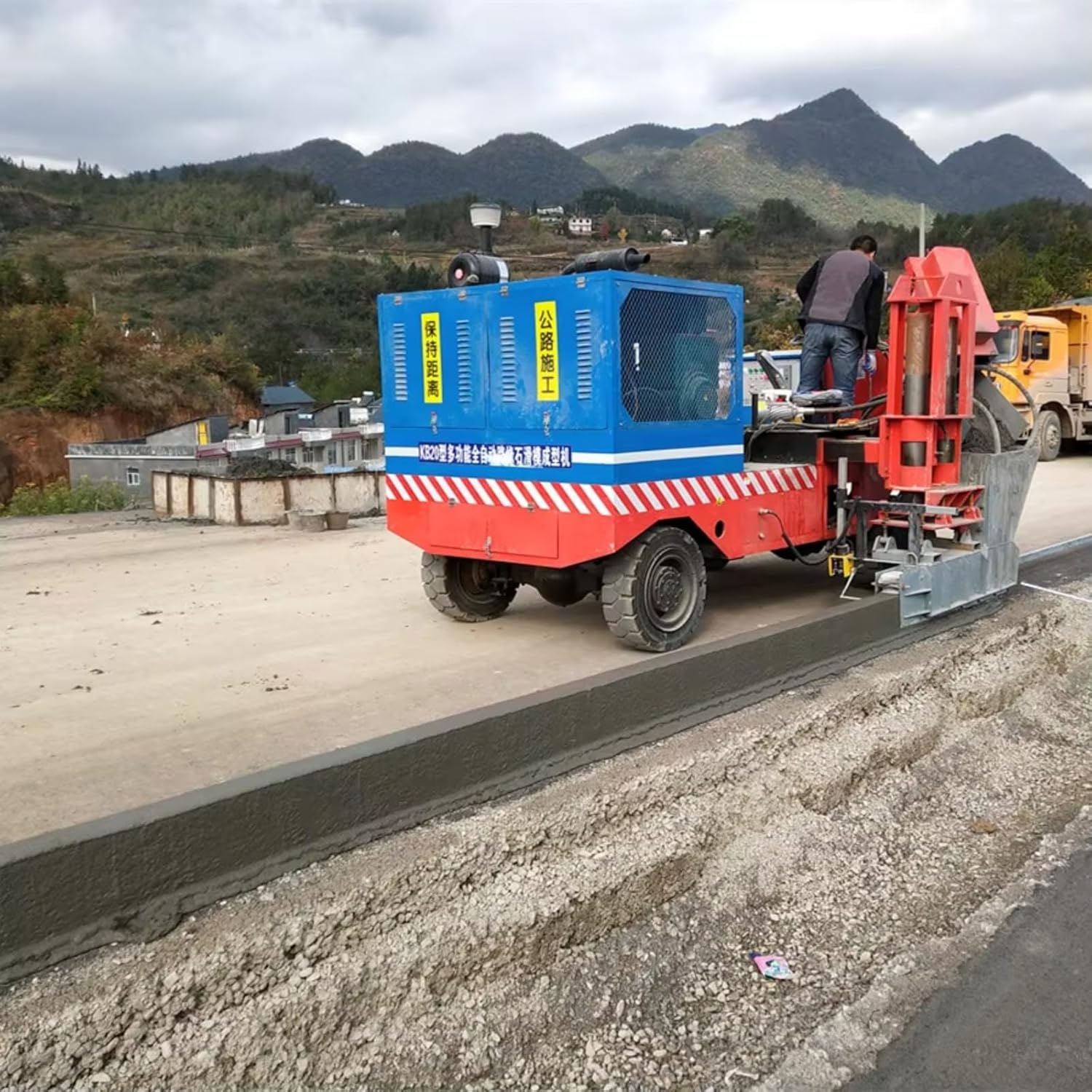 slipform curb machine review,concrete curb machine worth buying,slipform paver pros cons,semi-automatic curb machine vs manual,best concrete slipform paver,should I buy a curb slipform machine unboxing and complete package contents